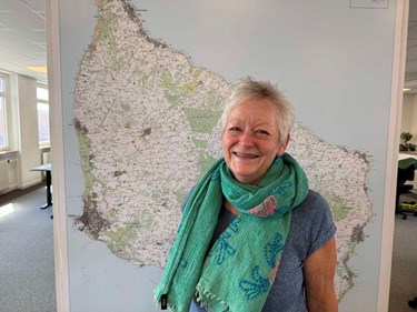 Karin puster nyt liv i Olskers gamle forsamlingshus