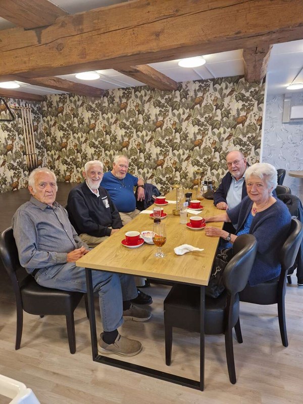 De m�des stadig 69 �r efter sidste skoledag