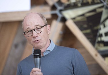 Allan spillede computerspil og blev direkt�r for Nordisk Film