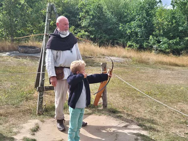 Hurtige biler sendte b�rn til middelalderen