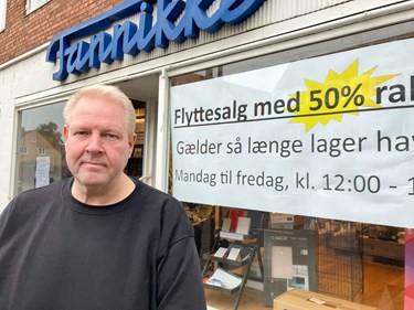 Lukker butikken