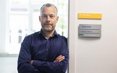 Seks timer bag lukkede d�re: 'Jeg aner ikke, hvad jeg skal forvente'
