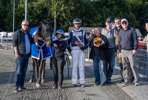 �gte hattrick af Stald Baunely
