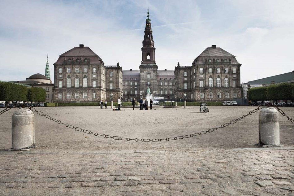 Slut med at lade Bornholm i stikken, Christiansborg