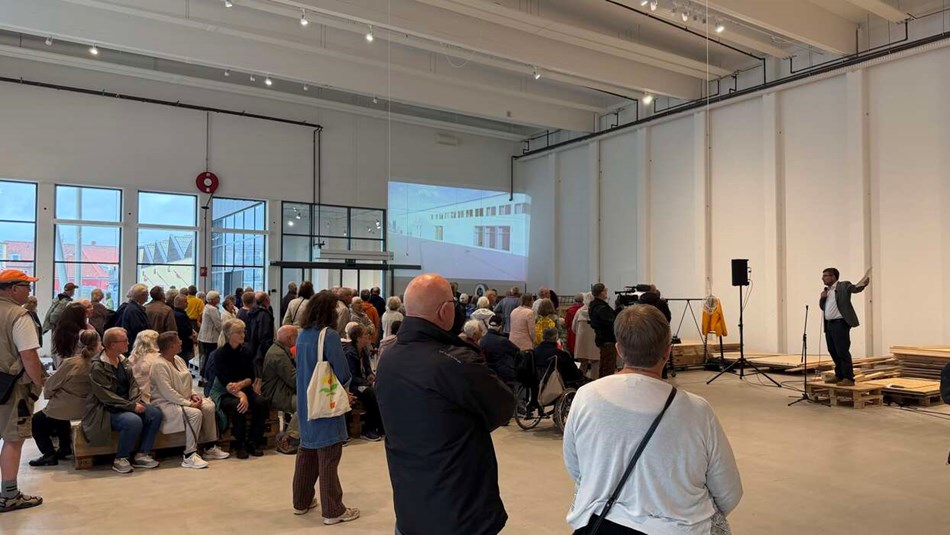 De tomme lokaler blev fyldt med mennesker