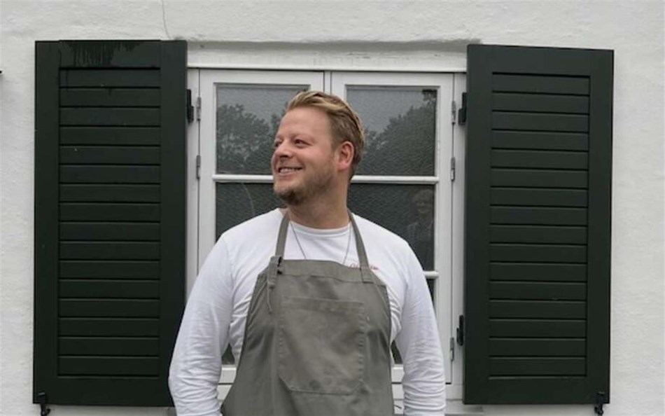 Tage Voss' barnebarn rykker ind på Gæstgiveriet