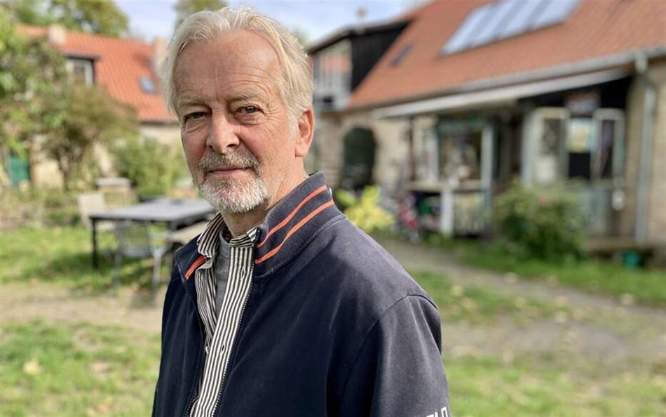 M�d den 74-�rige Christians�-maler med en datter p� seks 
