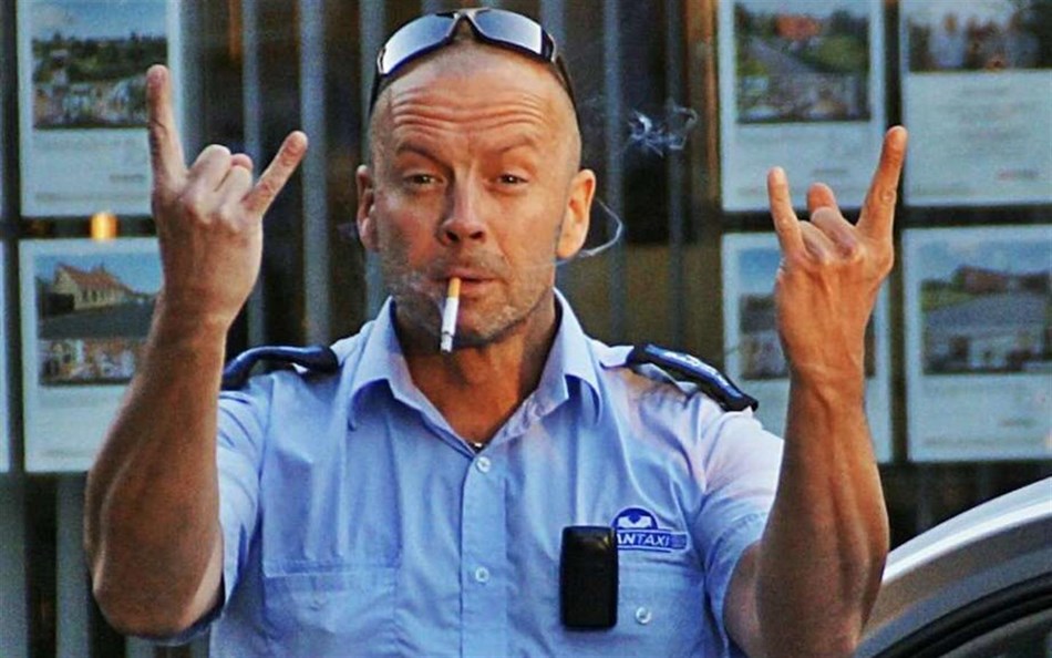 Morten giver gerne kunderne en god gang Metallica