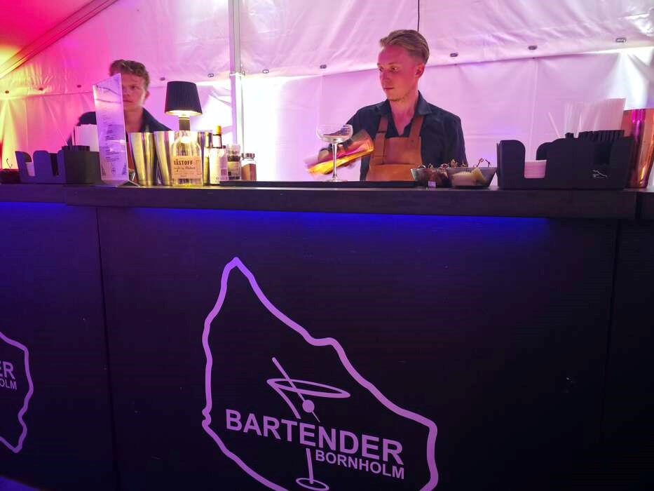 Bartender fra Arnager rykker ud til din fest med cocktails
