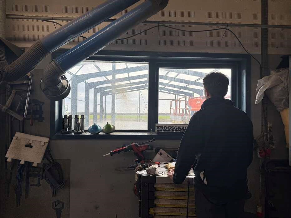 Mindre pladsmangel i Nexø: Autoværksted bygger fjerde hal