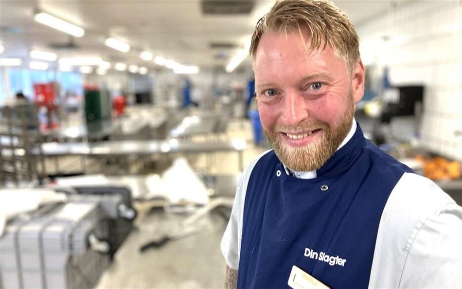 Jonas har fundet den rette hylde - producerer pølser i tonsvis